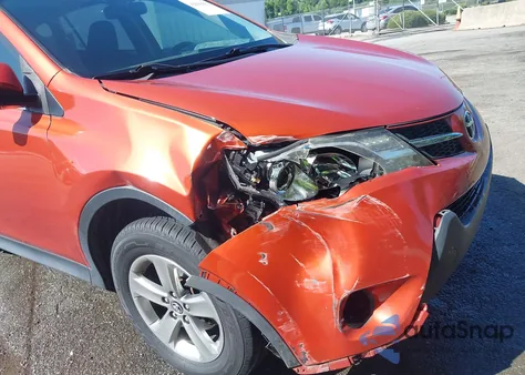 2015 Toyota Rav4 Xle z USA, uszkodzony, nr VIN JTMRFREVXFJ046257